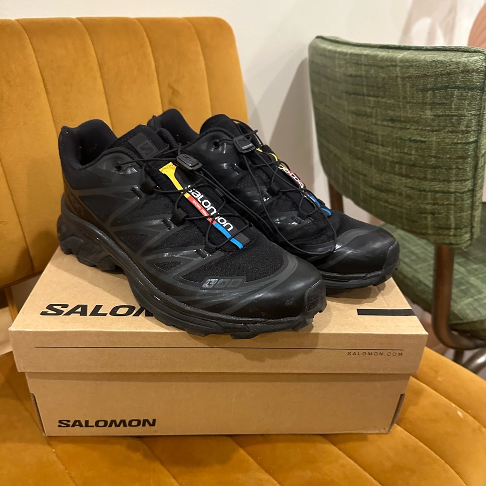 Black Salomon XT-6 size 9 women’s size 8 men’s.
